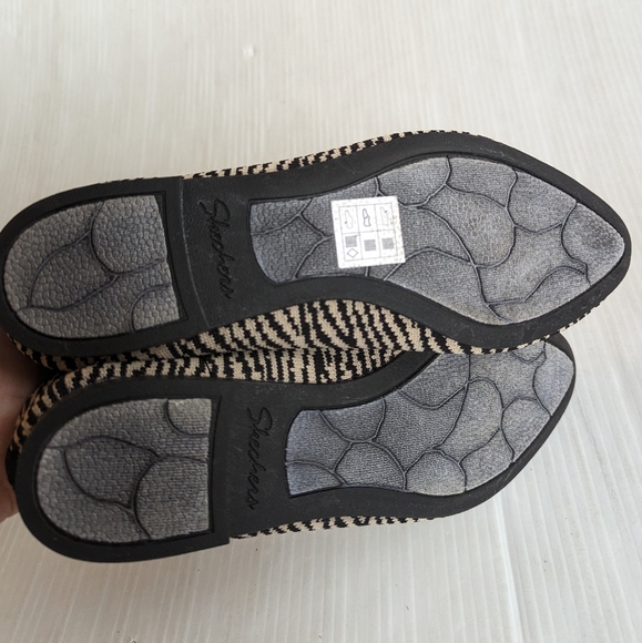 SKECHERS Air Cooled Memory Foam Zebra Striped Knit Ballet Flats - Picture 5 of 10